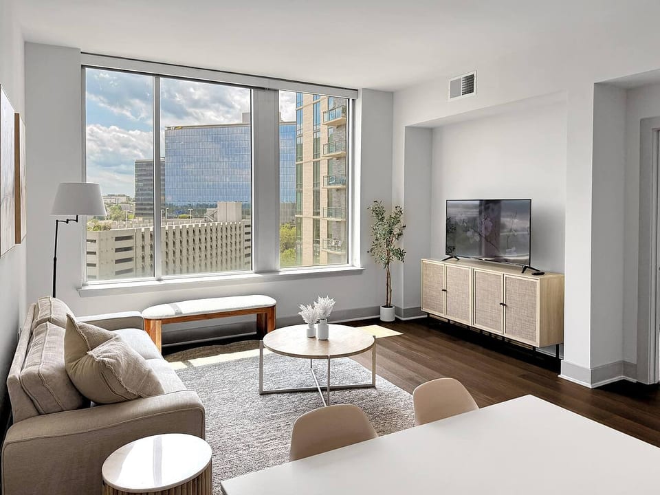 Marshmallow 1BR – Tysons | Patio Pool View|Parking - McLean