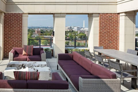 Artistic Calm Vibe 2BR | Capitol views | Gym, Pool