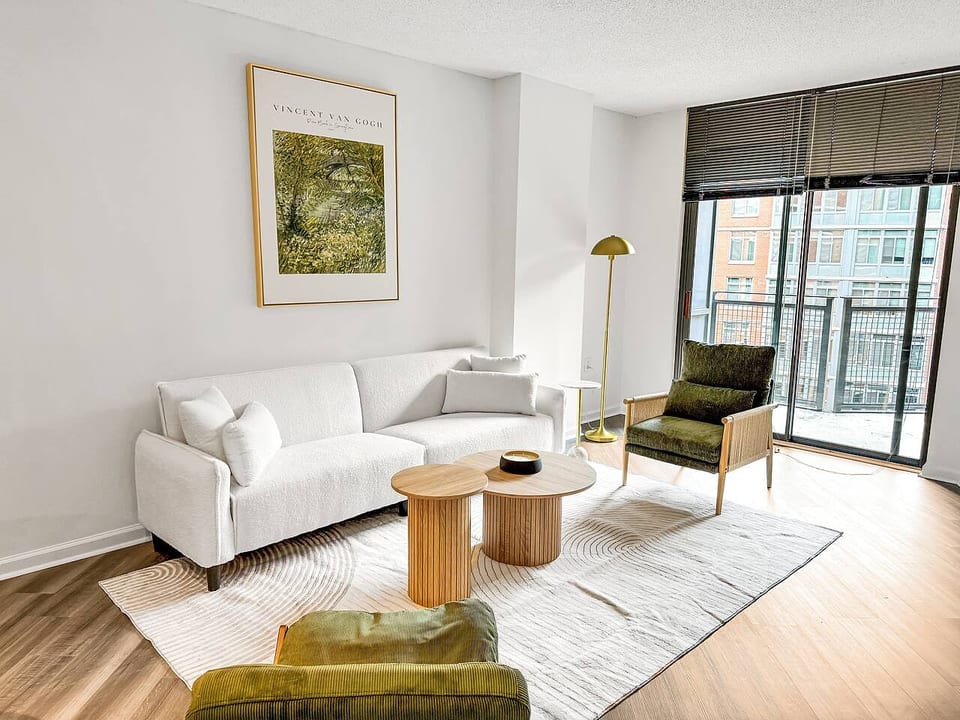 Artistic Calm Vibe 2BR | Capitol views | Gym, Pool - Washington