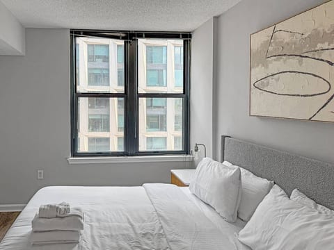Natural Calm Oak 2BR/2BTH | Metro Walk | Rooftop