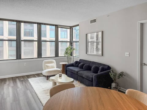 Natural Calm Oak 2BR/2BTH | Metro Walk | Rooftop