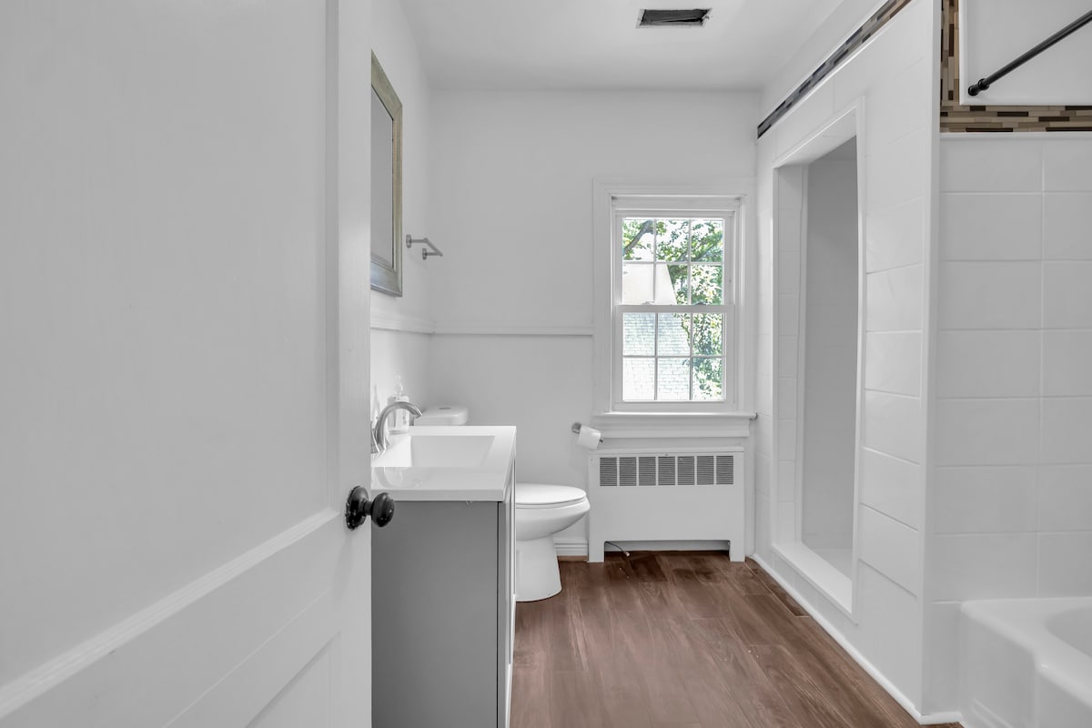 cozy-luxe-stay:patio-pool-table/