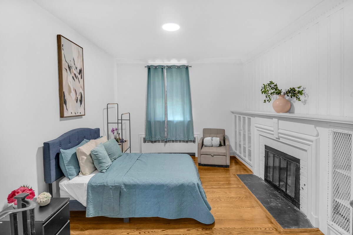 cozy-luxe-stay:patio-pool-table/