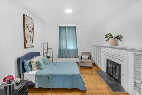 Cozy Luxe Stay:Patio, Pool Table image 2