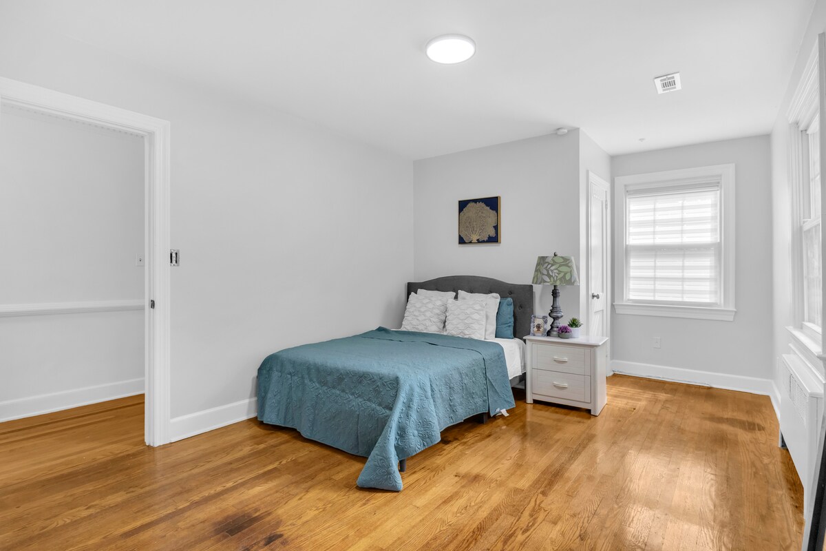 cozy-luxe-stay:patio-pool-table/