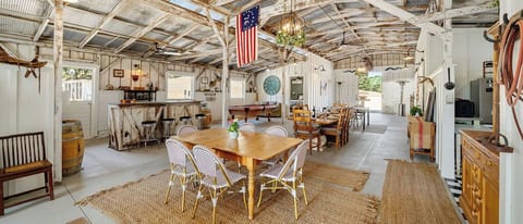 Dining room.