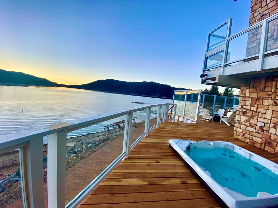 New deck, firepit, BBQ and jacuzzi with spectacular sunset views.