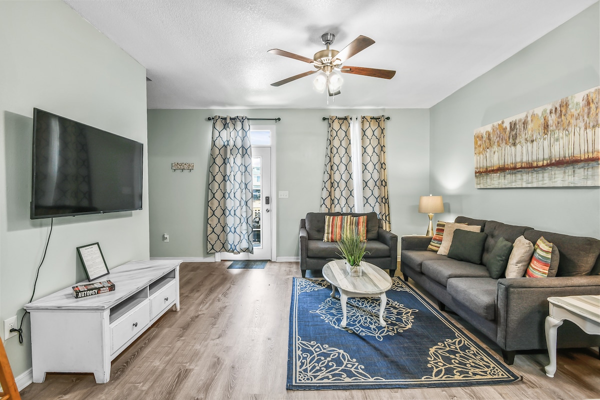 3Bed/3Bath (87B) Townhome walk to Beach image 1