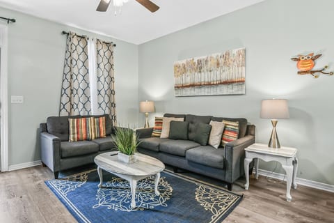 3Bed/3Bath (87B) Townhome walk to Beach image 5