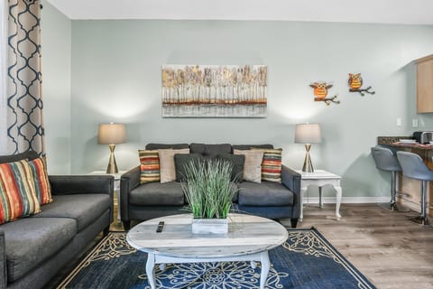 3Bed/3Bath (87B) Townhome walk to Beach image 4