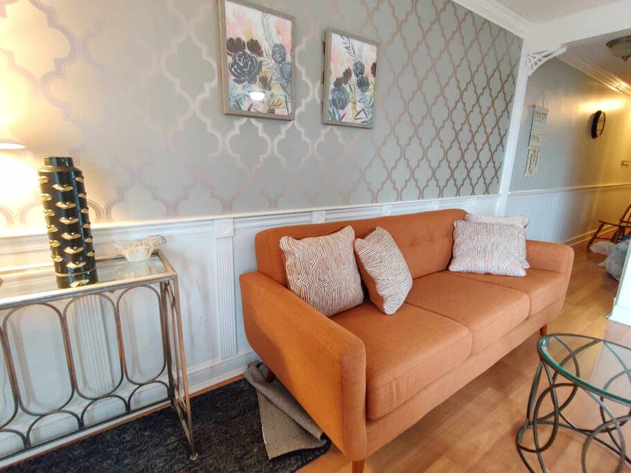 modern-lakeview-condo-or-pool-wi-fi-and-serenity/