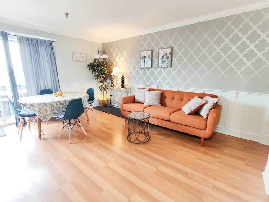 modern-lakeview-condo-or-pool-wi-fi-and-serenity/