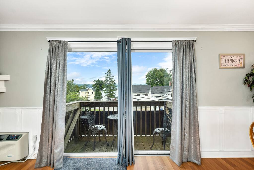 modern-lakeview-condo-or-pool-wi-fi-and-serenity/