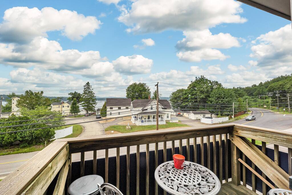 modern-lakeview-condo-or-pool-wi-fi-and-serenity/