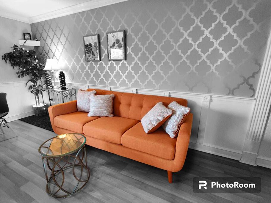 modern-lakeview-condo-or-pool-wi-fi-and-serenity/