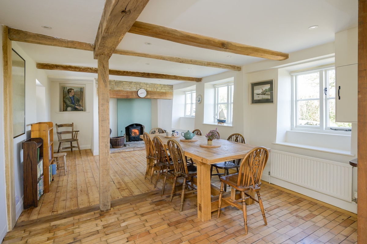 Beautiful Cottage with Expansive Countryside Views image 1