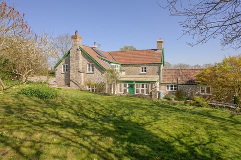 Beautiful Cottage with Expansive Countryside Views image 3