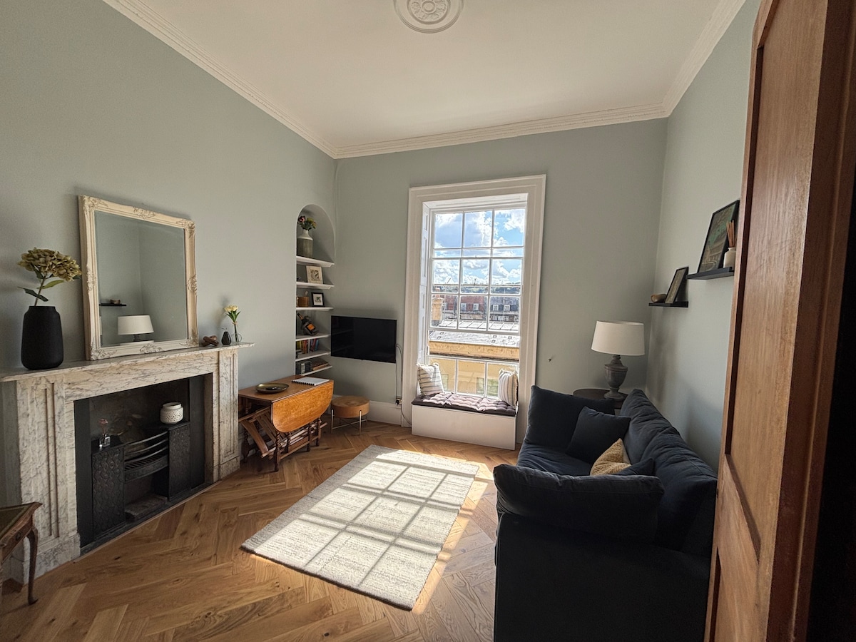 Elegant Georgian Apartment on Alfred Street image 1