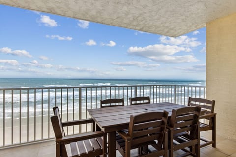 Oceanfront Escape 3/2 Stunning 5th floor image 4