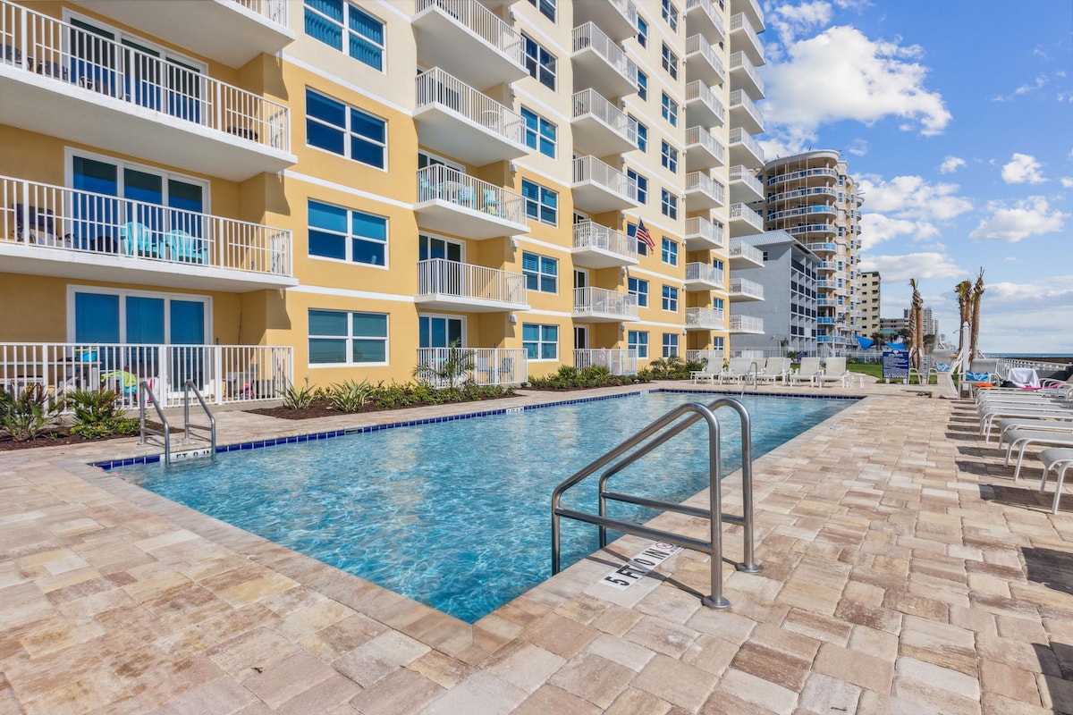 Oceanfront Escape 3/2 Stunning 5th floor image 1