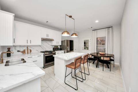 Lux Stay with Huge Bedrooms + Walking Trail Access image 2