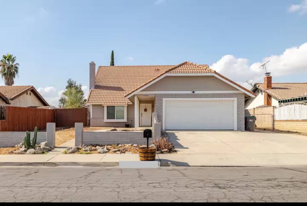 casa-saguaro-dual-master-home/