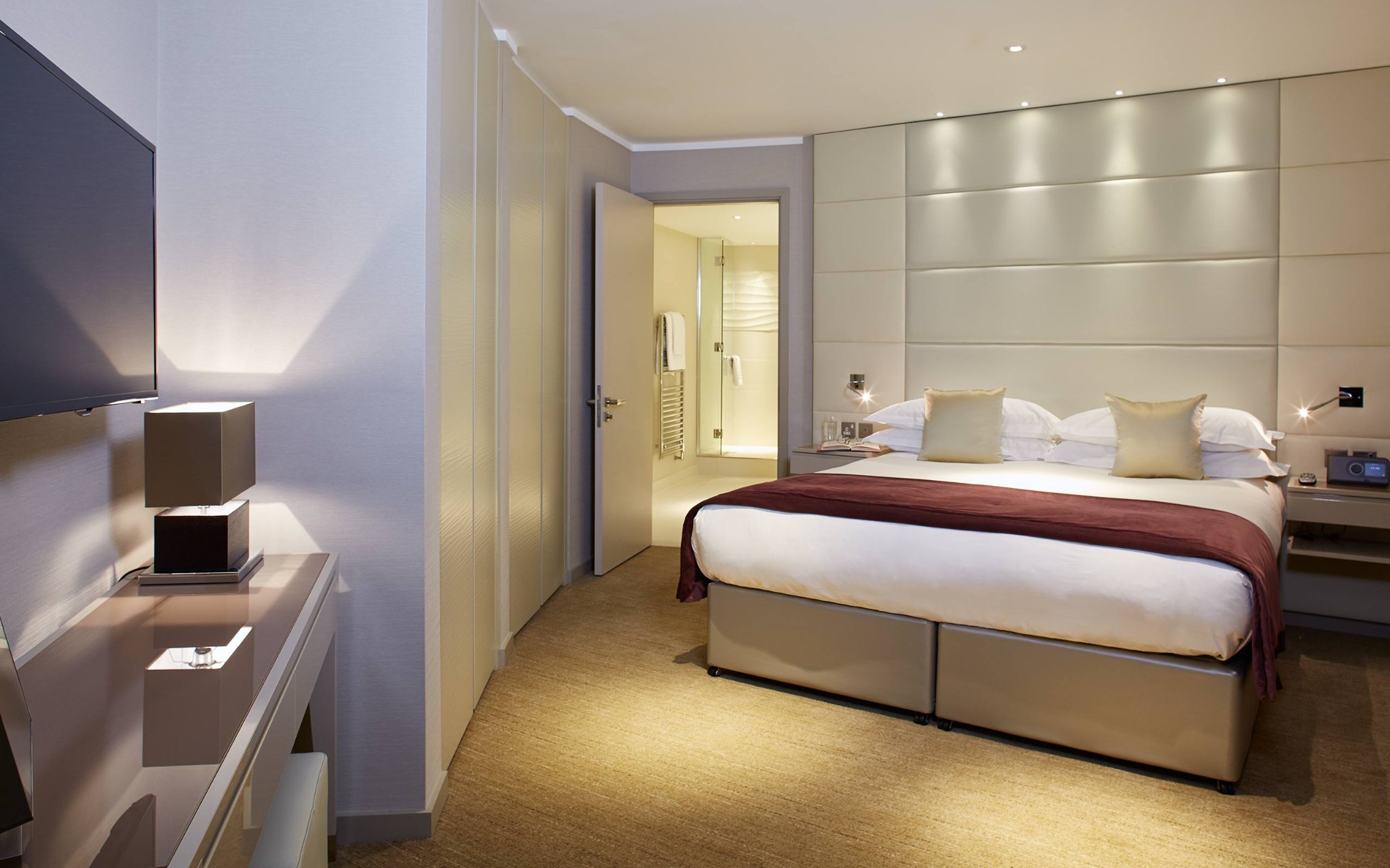 2-bed-with-tower-of-london-and-tower-bridge-views/