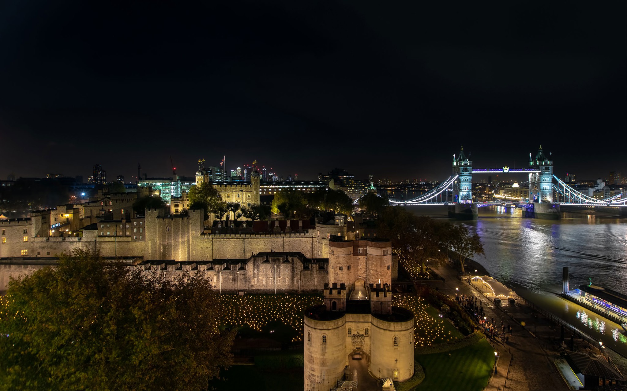 2-bed-with-tower-of-london-and-tower-bridge-views/
