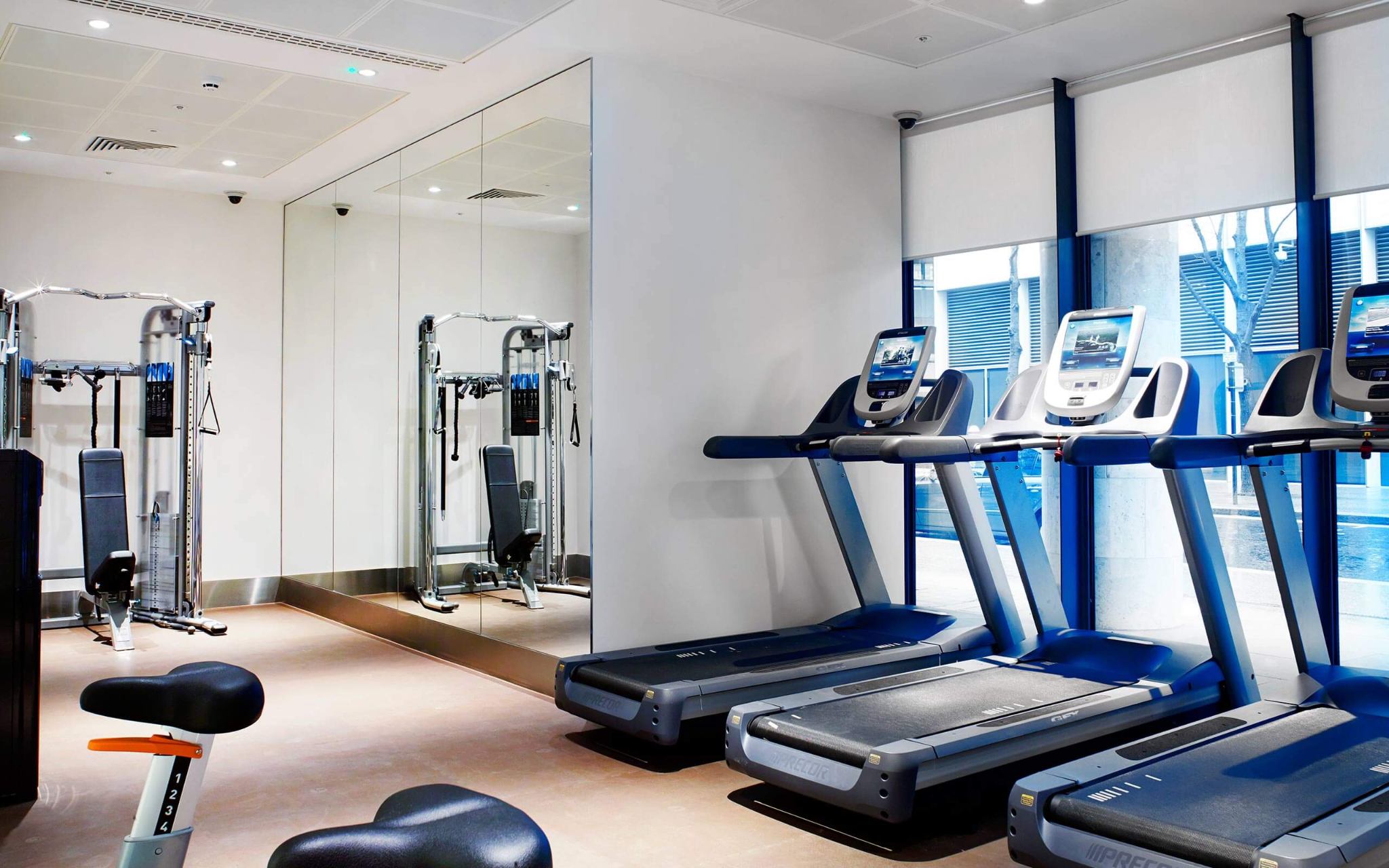 2-bed-with-tower-of-london-and-tower-bridge-views/