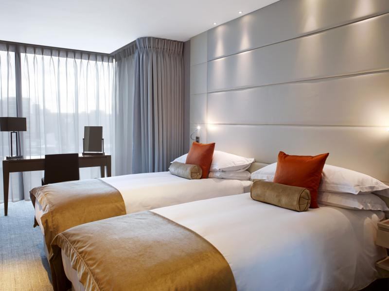 2-bed-with-tower-of-london-and-tower-bridge-views/