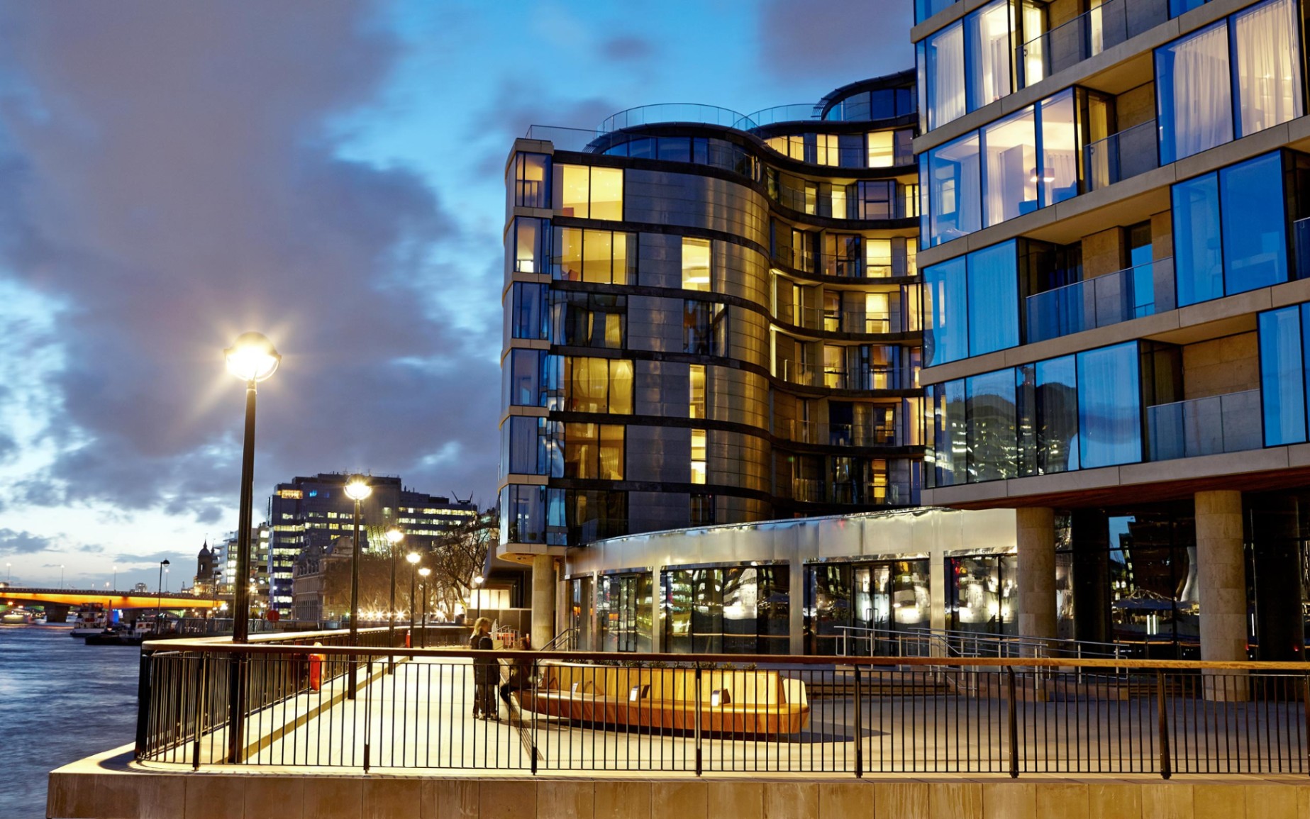 2-bed-with-tower-of-london-and-tower-bridge-views/