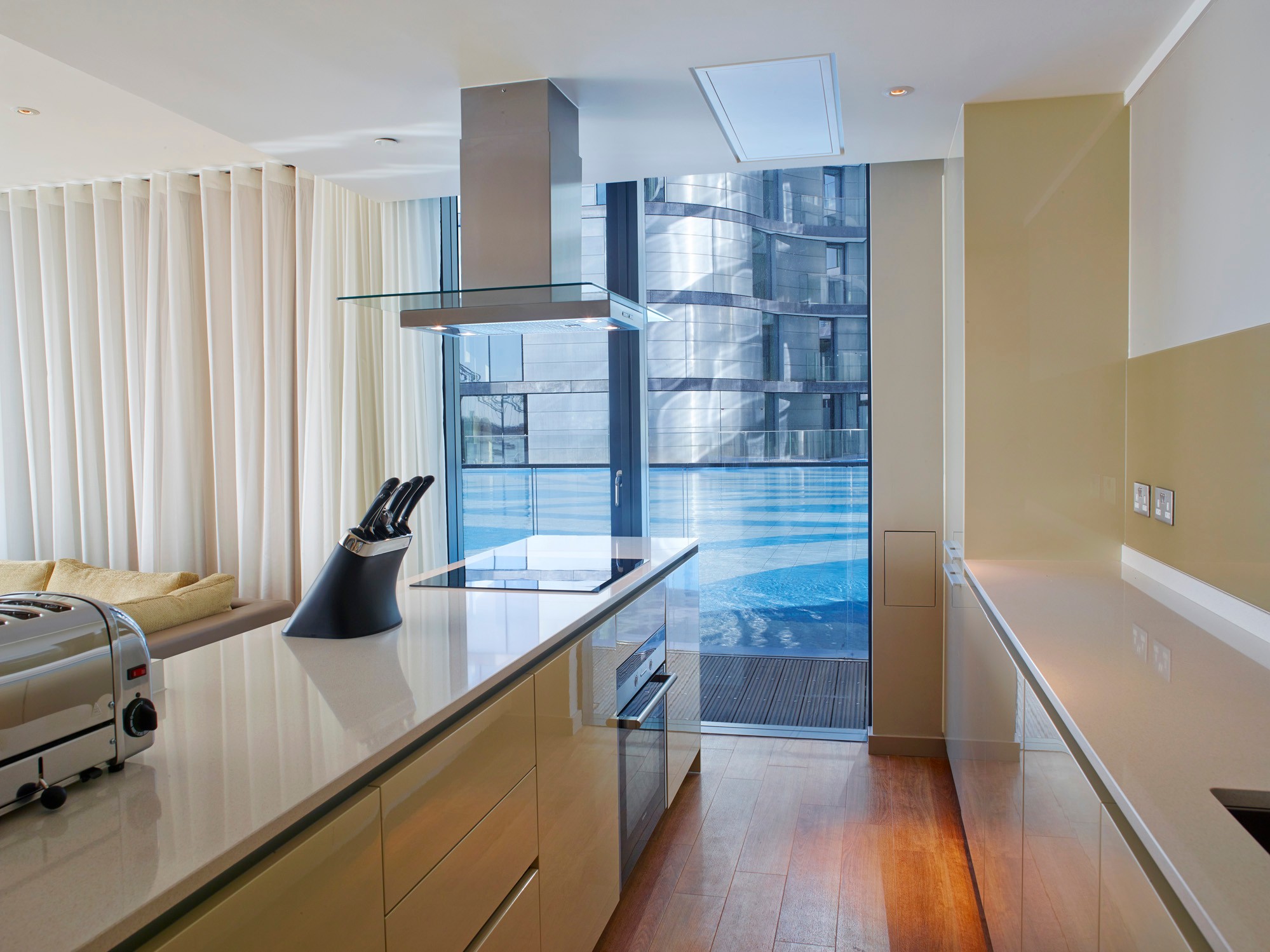 2-bed-with-tower-of-london-and-tower-bridge-views/