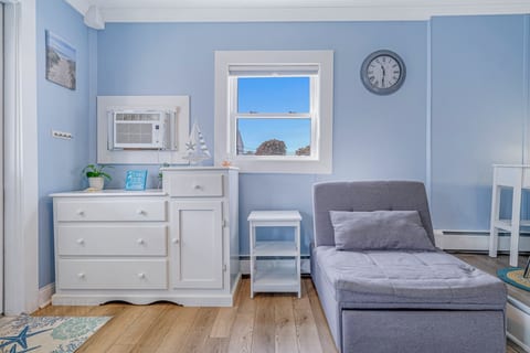 Bright Coastal Escape • Steps from the Beach