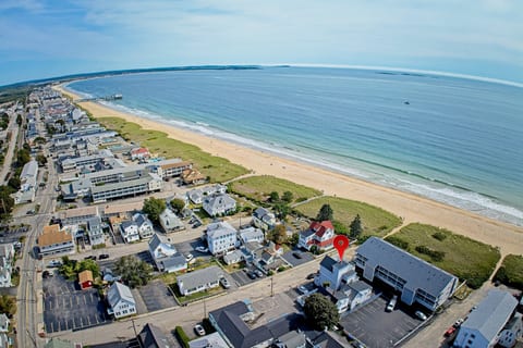 Bright Coastal Escape • Steps from the Beach