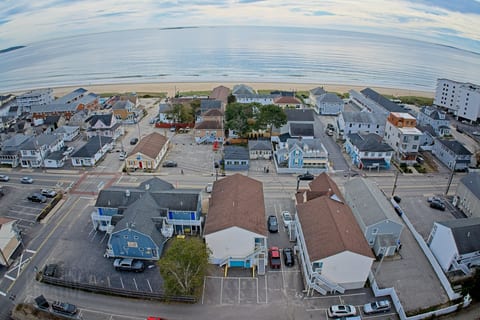 Family Beach Getaway • Games, Gym & Near Pier