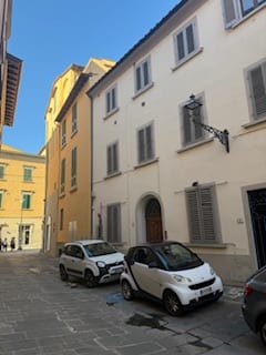 The arched door is the front door to La Seranella and the apartment is on the 1st floor which in italy is up a flight of stairs. The correct apartment is the double doors apartment and then its unit B