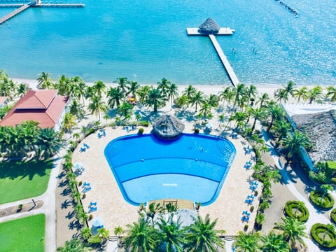 Full access to beachfront resort, right across the main road!