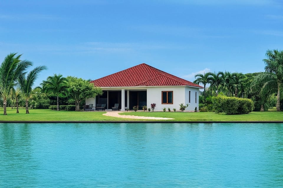 Villa w/ Butterfly House + Full Resort Access! - Placencia