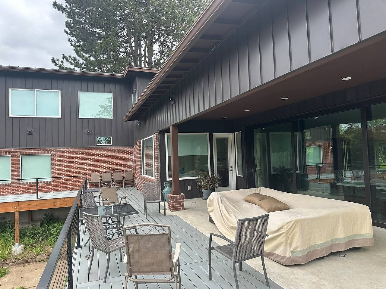 New 2 master suite river front property!