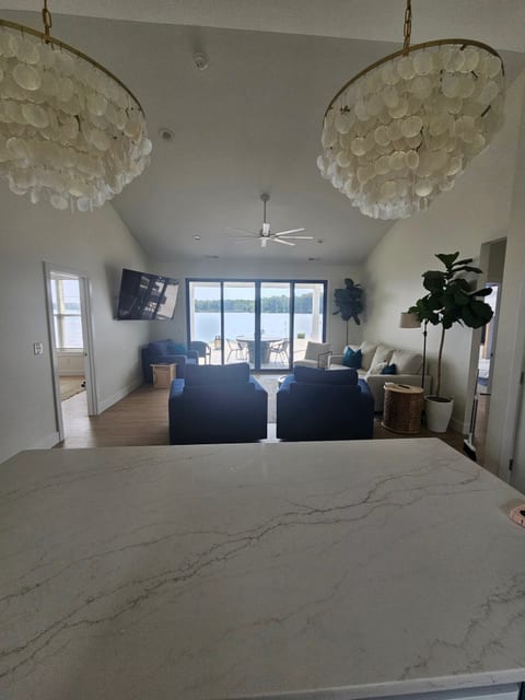 Pura Vida Lake Home Retreat