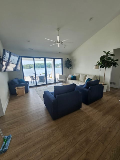 Pura Vida Lake Home Retreat