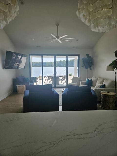 Pura Vida Lake Home Retreat