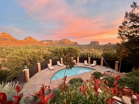 Private Pool and Sunset Red Rock views