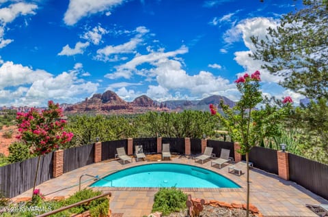Take a dip in the refreshing pool while surrounded by Sedona’s natural beauty.