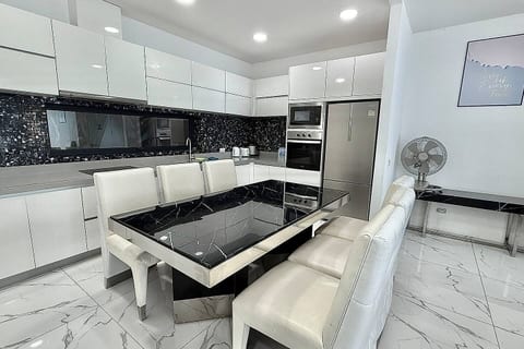 Palm Spring Villas Pattaya –Pool Villa in the City