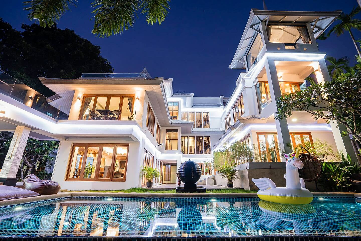Luxury Private Beach Pool Villa, Pattaya