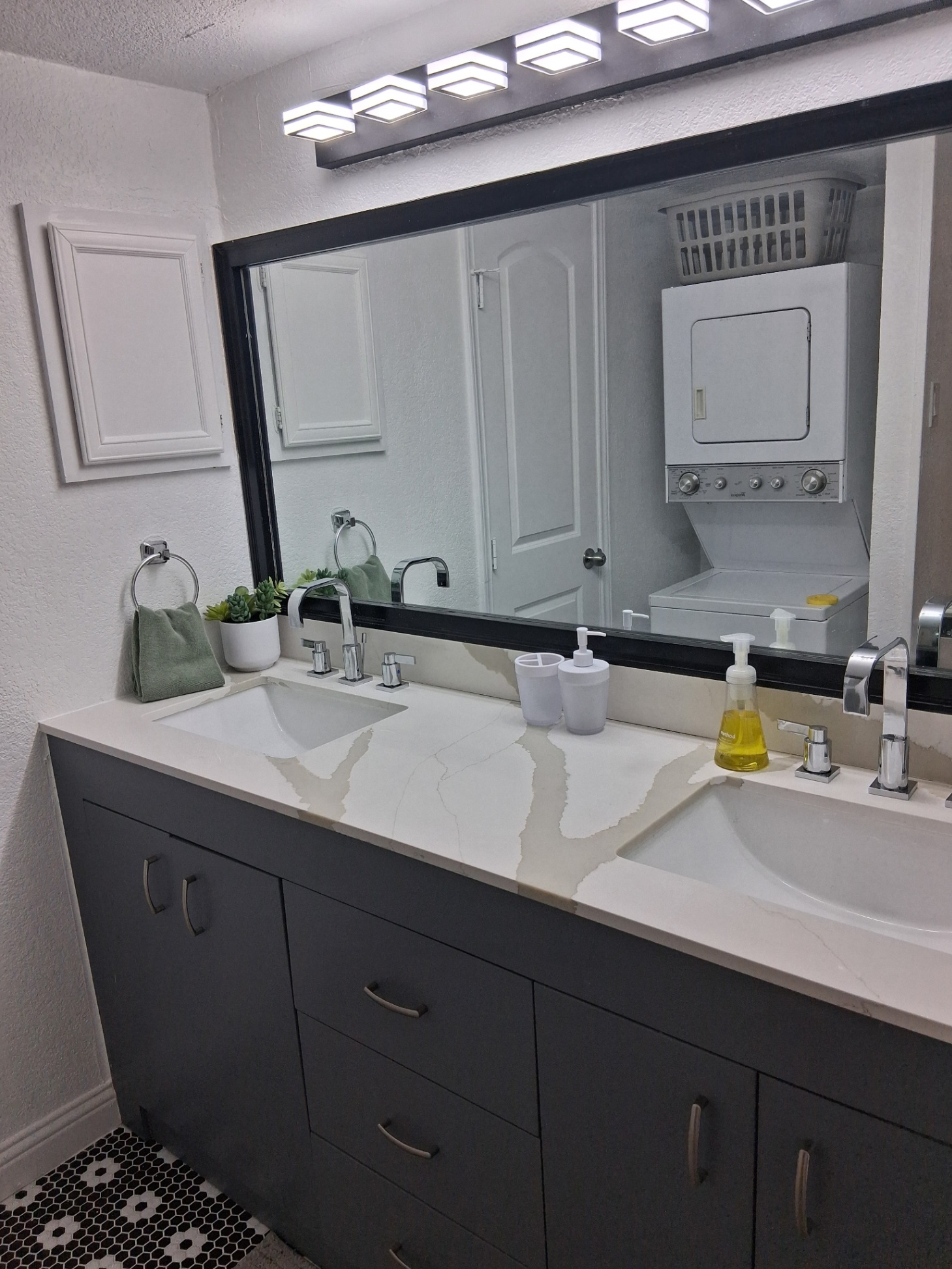 townhome-near-top-golf-and-texas-health-dallas/