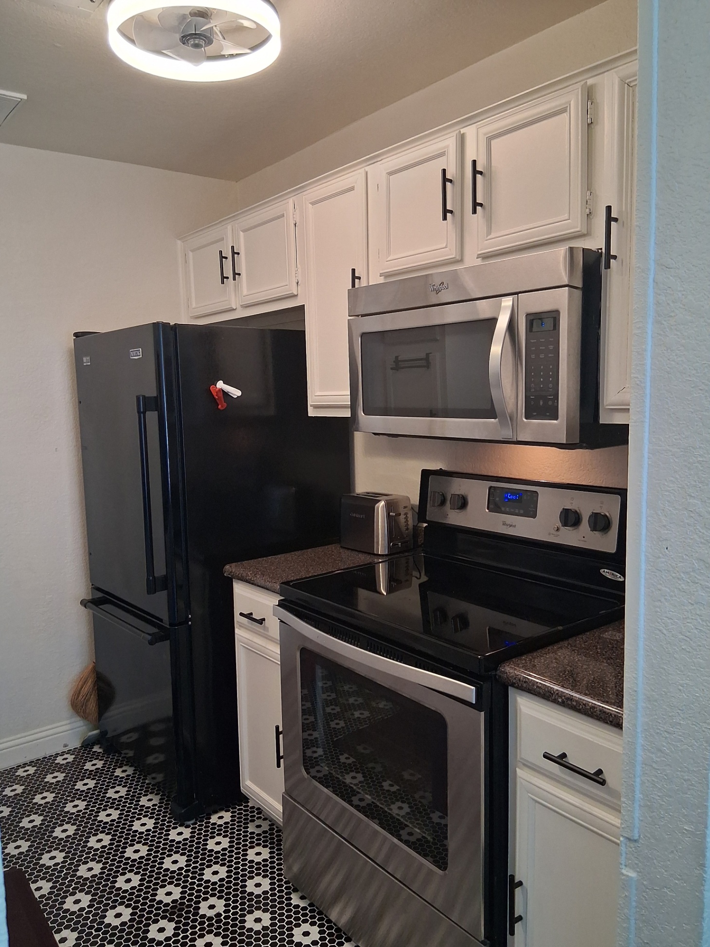 townhome-near-top-golf-and-texas-health-dallas/