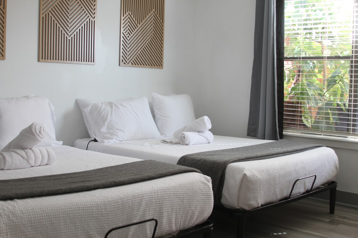 Luxury Home-near NRG, MedCenter, Downtown & Uptown image 4