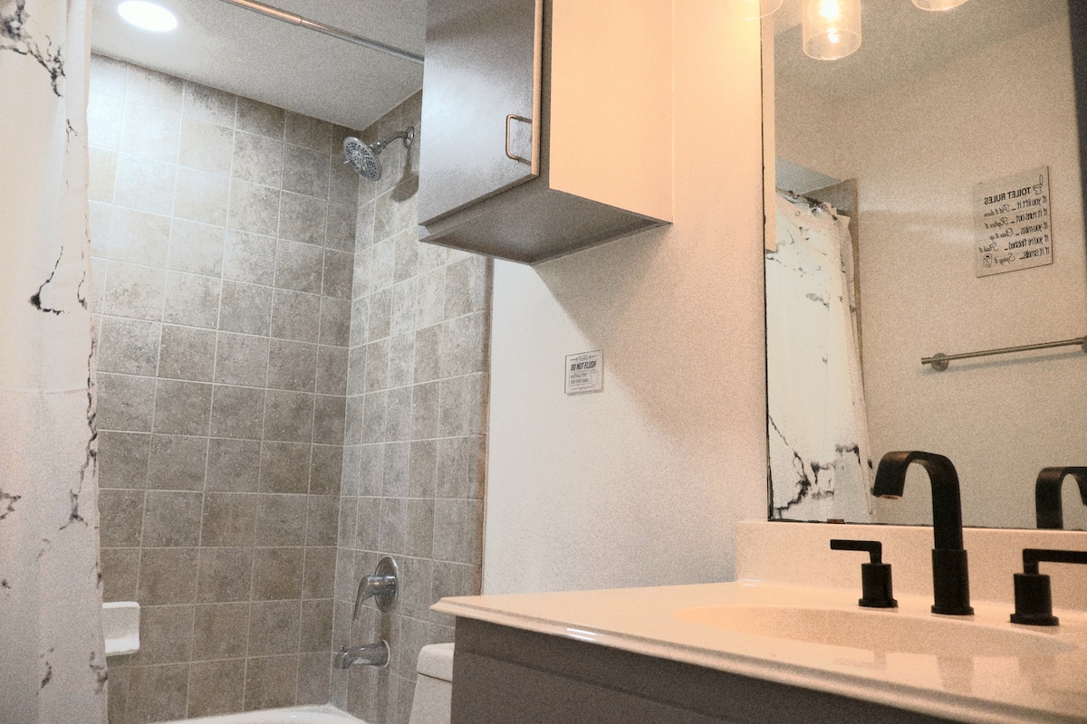 Luxury Home-near NRG, MedCenter, Downtown & Uptown image 23